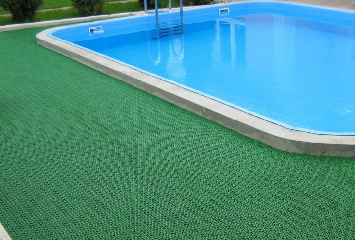 Рулонные покрытия из ПВХ поверх плитки Рулонные покрытия из ПВХ поверх плитки