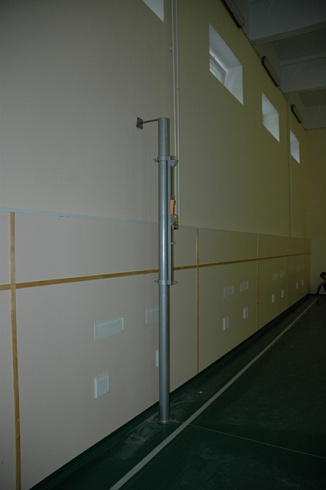 Стойки в/б пристеночные (волейбол, бадминтон, бол. теннис) с мех. натяжения сетки (А27)