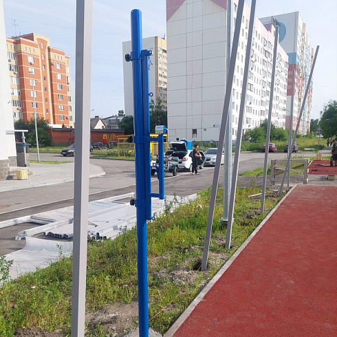 Стойки волейбольные универсальные с механизмом натяжения, в стаканах с крышками