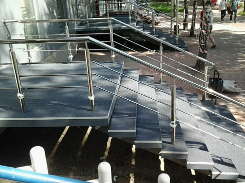 Черный коврик-мат