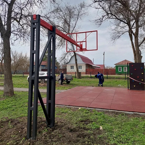 Стойка баскетбольная уличная с защитой, щитом из оргстекла, аморт. кольцом и сеткой, вынос 325 см