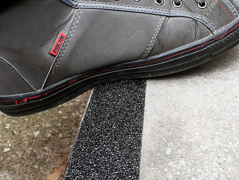 Противоскользящие ленты для общественных мест (грубой зернистости)